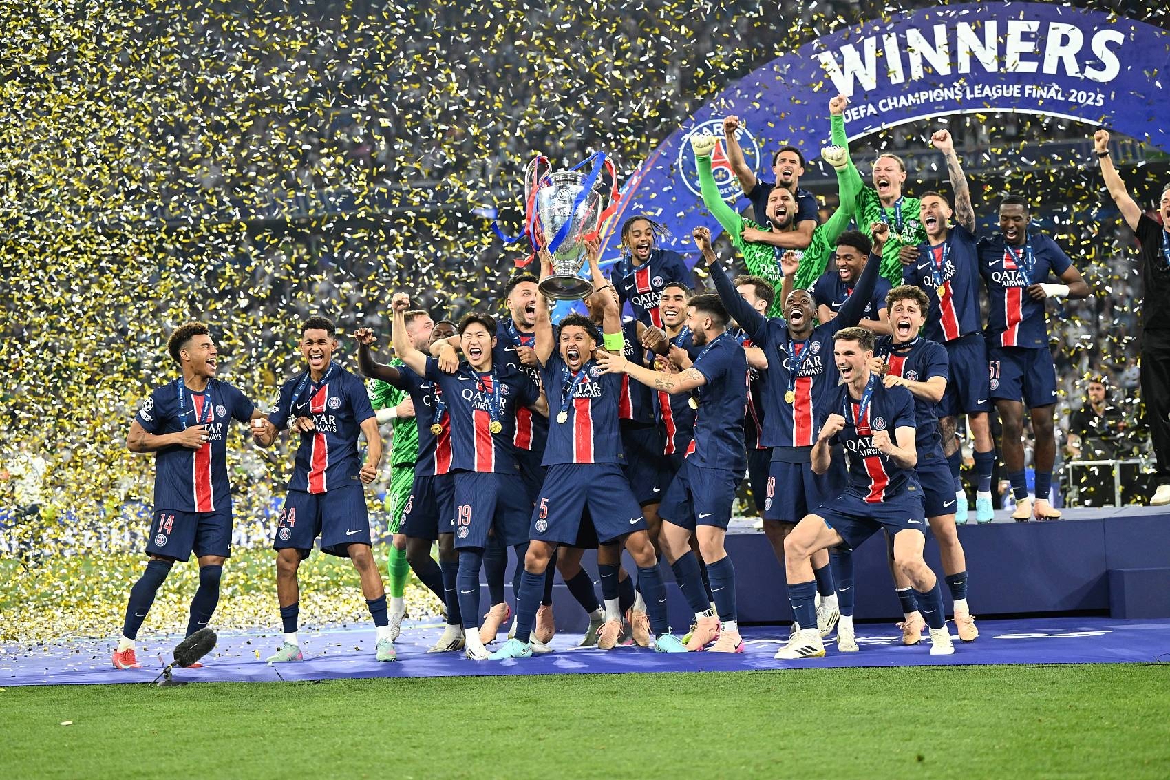 关于巴萨绝杀巴黎圣日耳曼，C罗扑点救主足总杯的信息