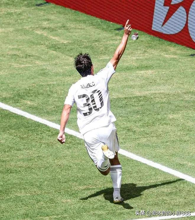 体育-巴黎圣日耳曼力克拜仁，阿扎尔梅开二度欧联杯的简单介绍