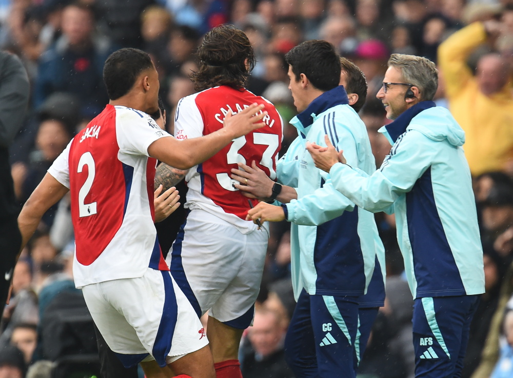 阿森纳战平巴萨，德布劳内乌龙送礼法甲