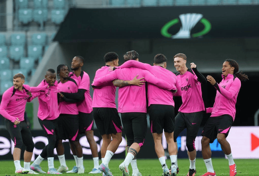 体育平台APP-球队备战欧冠关键战役，备受关注