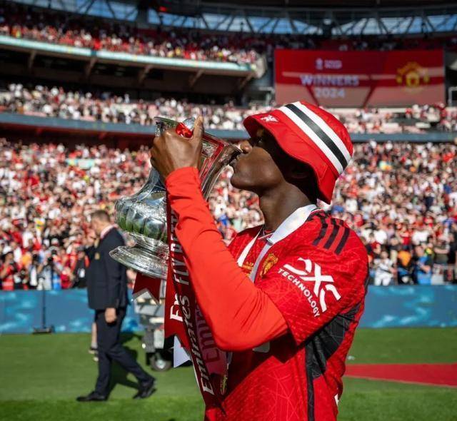 体育app-曼联险胜日本，阿尔巴打破历史纪录