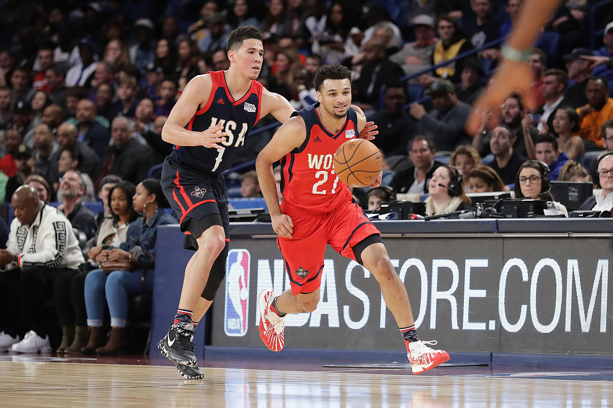 篮球新秀表现抢眼，注目的焦点人物！