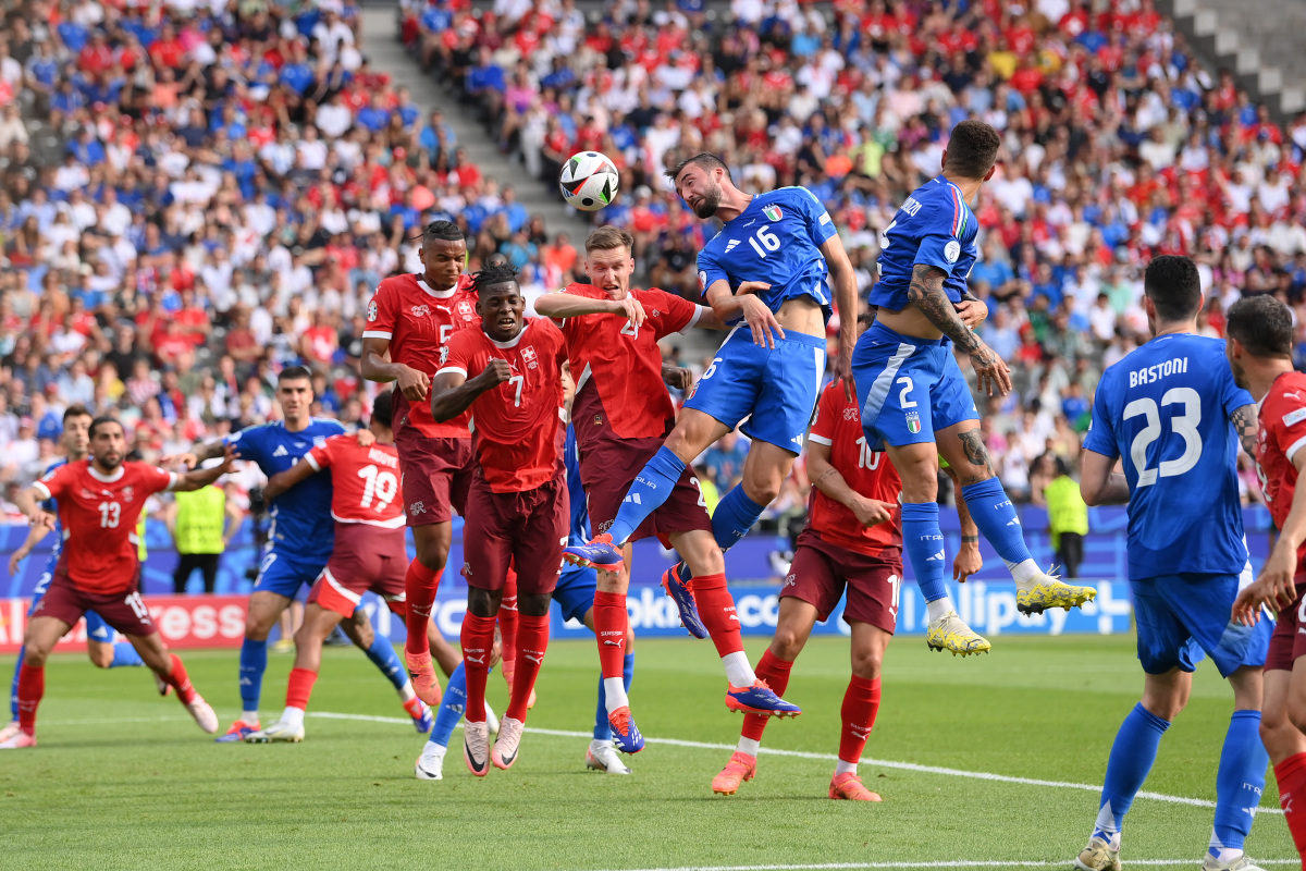 欧洲国家杯赛事场面激烈不减